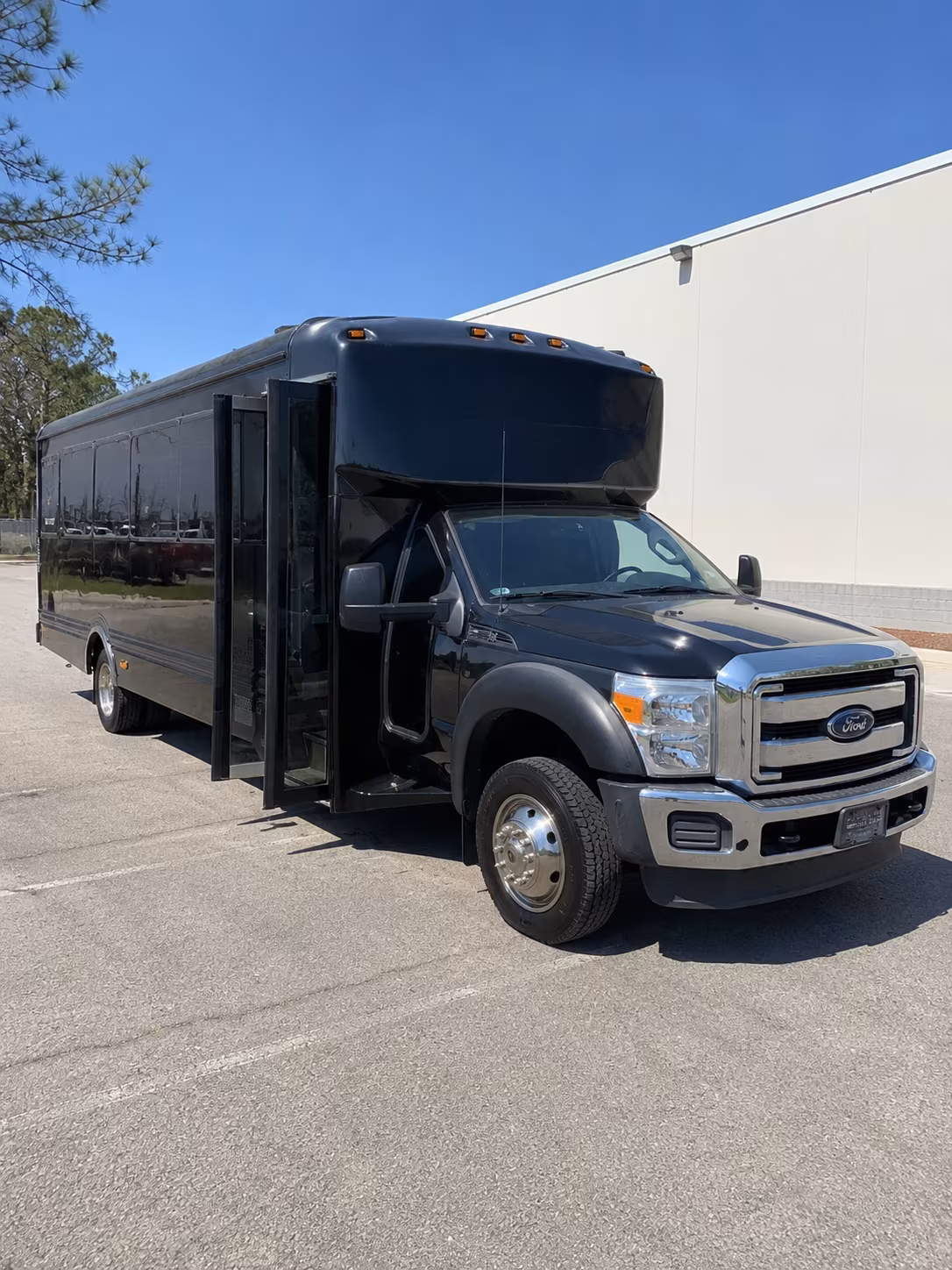 Detroit Winery Tour & Pub Crawl Transportation party bus exterior